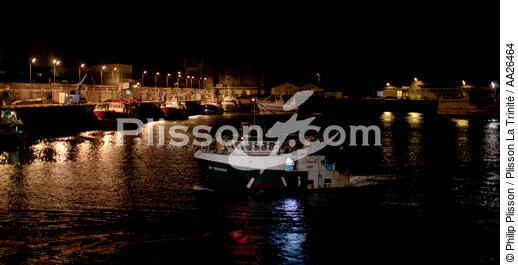 The fishing port of Lorient Kéroman. - © Philip Plisson / Plisson La Trinité / AA26464 - Photo Galleries - Night