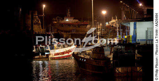 The fishing port of Lorient Kéroman. - © Philip Plisson / Plisson La Trinité / AA26484 - Photo Galleries - Night