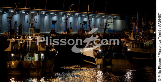 The fishing port of Lorient Kéroman. - © Philip Plisson / Plisson La Trinité / AA26487 - Photo Galleries - Moment of the day