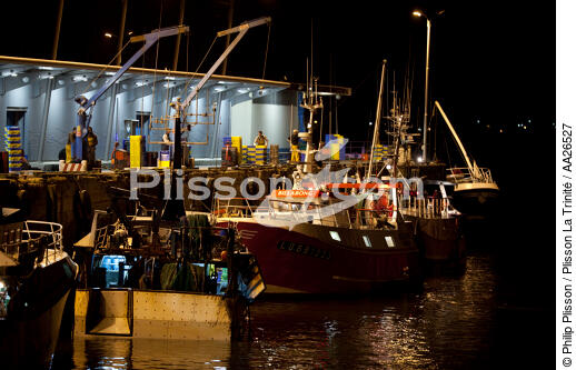 The fishing port of Lorient Kéroman. - © Philip Plisson / Plisson La Trinité / AA26527 - Photo Galleries - Night