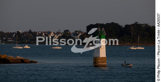 In the bay of Lorient. - © Philip Plisson / Plisson La Trinité / AA26537 - Photo Galleries - Buoys and beacons