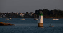 Dans la rade de Lorient. © Philip Plisson / Plisson La Trinité / AA26537 - Nos reportages photos - Balise