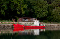 Boat on the river Crac'h © Philip Plisson / Plisson La Trinité / AA26543 - Photo Galleries - Lighter used by oyster farmers