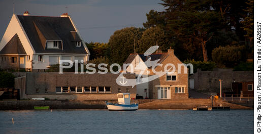Boat on the river Crac'h - © Philip Plisson / Plisson La Trinité / AA26557 - Photo Galleries - Morbihan
