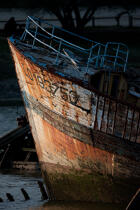 Wreck on the Blavet. © Philip Plisson / Plisson La Trinité / AA26694 - Photo Galleries - Boat graveyard