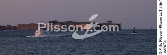 Citadelle de Port-Louis - © Philip Plisson / Plisson La Trinité / AA26731 - Nos reportages photos - Bateau de pêche
