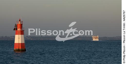 Between Lorient and Groix - © Philip Plisson / Plisson La Trinité / AA26767 - Photo Galleries - Groix