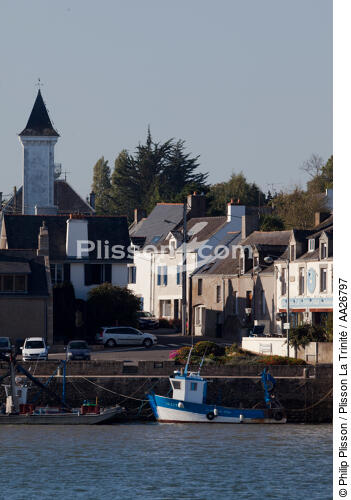 Tréhigier port - © Philip Plisson / Plisson La Trinité / AA26797 - Photo Galleries - Buoys and beacons