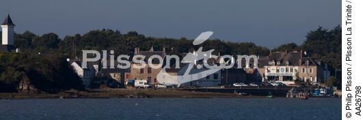Tréhigier port - © Philip Plisson / Plisson La Trinité / AA26798 - Photo Galleries - Buoys and beacons