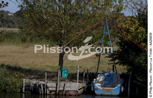 La Vilaine river - © Philip Plisson / Plisson La Trinité / AA26839 - Photo Galleries - Square fishing net