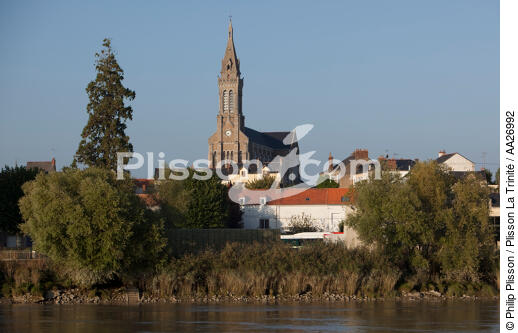 The Loire river - © Philip Plisson / Plisson La Trinité / AA26992 - Photo Galleries - Church