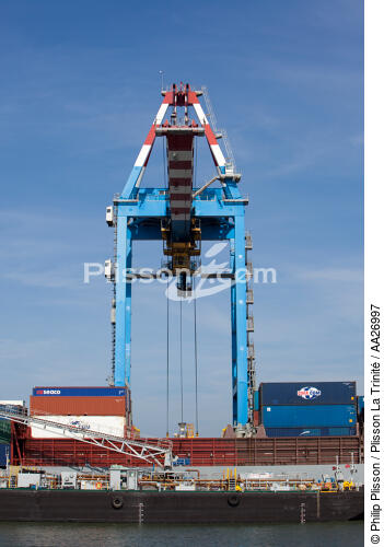 Container Terminal Montoir-de-Bretagne - © Philip Plisson / Plisson La Trinité / AA26997 - Photo Galleries - CMA CGM Marco Polo