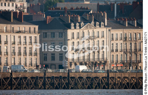 On the quays of Nantes - © Philip Plisson / Plisson La Trinité / AA27171 - Photo Galleries - Quay
