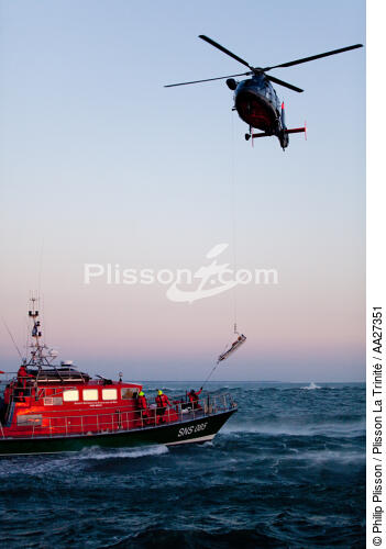 Port Médoc Lifeboat - © Philip Plisson / Plisson La Trinité / AA27351 - Photo Galleries - Military helicopter