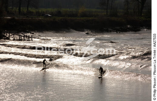 The Mascaret on the Dordogne river. - © Philip Plisson / Plisson La Trinité / AA27533 - Photo Galleries - Surfing
