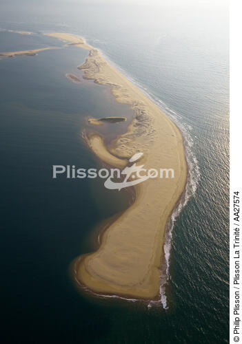 The Arguin sand bank - © Philip Plisson / Plisson La Trinité / AA27574 - Photo Galleries - High tide