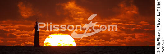 Chauveau lighthouse - © Philip Plisson / Plisson La Trinité / AA27683 - Photo Galleries - Sunset