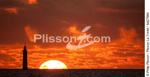 Chauveau lighthouse - © Philip Plisson / Plisson La Trinité / AA27684 - Photo Galleries - Sun