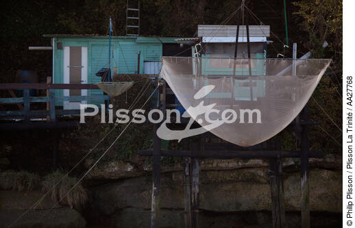Charente river - © Philip Plisson / Plisson La Trinité / AA27768 - Photo Galleries - Square fishing net