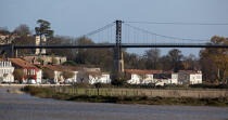 Tonnay-Charente © Philip Plisson / Plisson La Trinité / AA28257 - Nos reportages photos - Pont suspendu