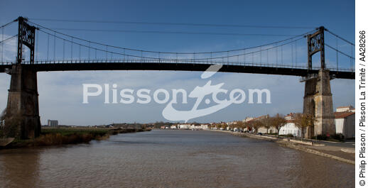 Tonnay-Charente - © Philip Plisson / Plisson La Trinité / AA28266 - Photo Galleries - Bridge