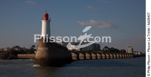 Les Sables d'Olonne - © Philip Plisson / Plisson La Trinité / AA28407 - Nos reportages photos - Feu de port