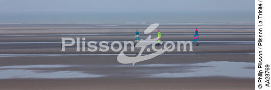 Sur la plage au Touquet - © Philip Plisson / Plisson La Trinité / AA28769 - Nos reportages photos - Nord-Pas-de-Calais
