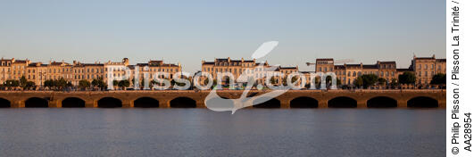 Bordeaux - © Philip Plisson / Plisson La Trinité / AA28954 - Nos reportages photos - La Garonne