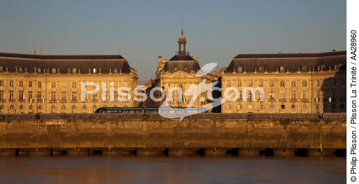 Bordeaux - © Philip Plisson / Plisson La Trinité / AA28960 - Nos reportages photos - Soleil