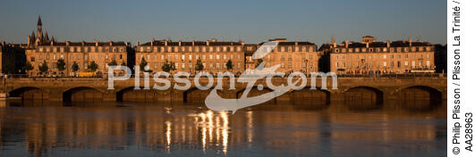 Bordeaux - © Philip Plisson / Plisson La Trinité / AA28963 - Nos reportages photos - Soleil