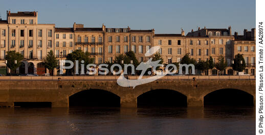 Bordeaux - © Philip Plisson / Plisson La Trinité / AA28974 - Nos reportages photos - La Garonne