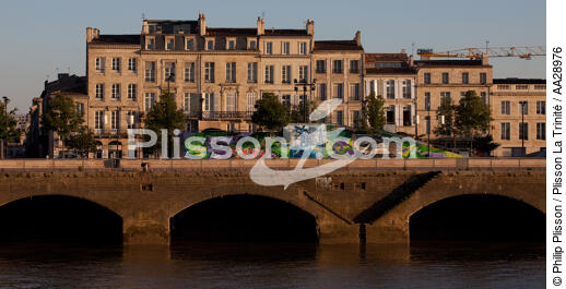 Bordeaux - © Philip Plisson / Plisson La Trinité / AA28976 - Photo Galleries - Sunrise