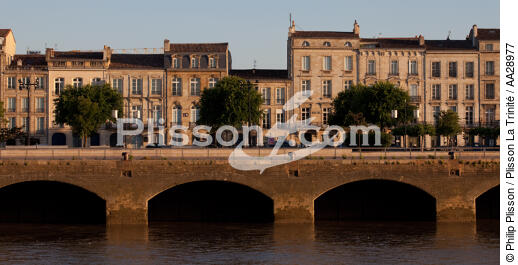 Bordeaux - © Philip Plisson / Plisson La Trinité / AA28977 - Nos reportages photos - Lever de soleil