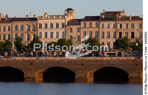 Bordeaux - © Philip Plisson / Plisson La Trinité / AA28983 - Nos reportages photos - Soleil