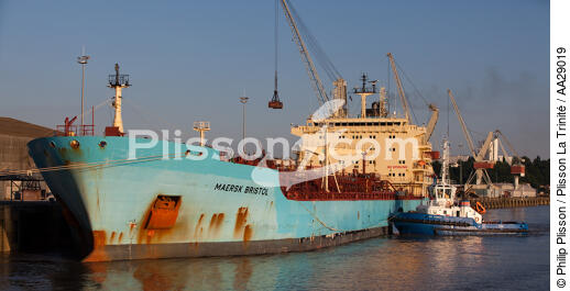 Port of Bordeaux,Bassens terminal - © Philip Plisson / Plisson La Trinité / AA29019 - Photo Galleries - Towing