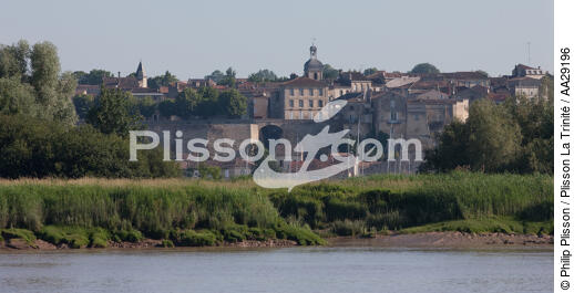 Bourg - © Philip Plisson / Plisson La Trinité / AA29196 - Photo Galleries - From Royan to Bordeaux