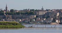 Bourg © Philip Plisson / Plisson La Trinité / AA29197 - Nos reportages photos - De Royan à Bordeaux