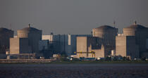 Blayais nuclear power plant © Philip Plisson / Plisson La Trinité / AA29210 - Photo Galleries - From Royan to Bordeaux