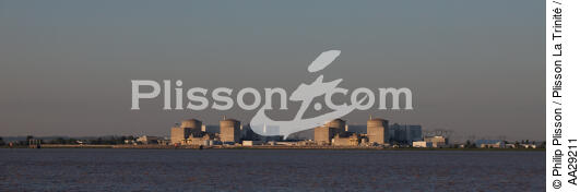 Blayais nuclear power plant - © Philip Plisson / Plisson La Trinité / AA29211 - Photo Galleries - Framing