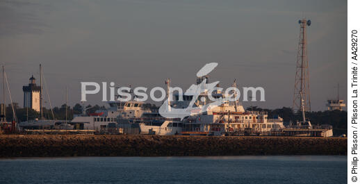 Port du Verdon - © Philip Plisson / Plisson La Trinité / AA29270 - Nos reportages photos - Bac