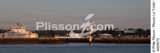 Le verdon port - © Philip Plisson / Plisson La Trinité / AA29272 - Photo Galleries - Ferry