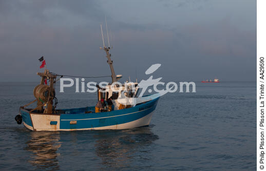 Pêche au Maigre dans l'estuaire de la Gironde - © Philip Plisson / Plisson La Trinité / AA29590 - Nos reportages photos - Hydrologie