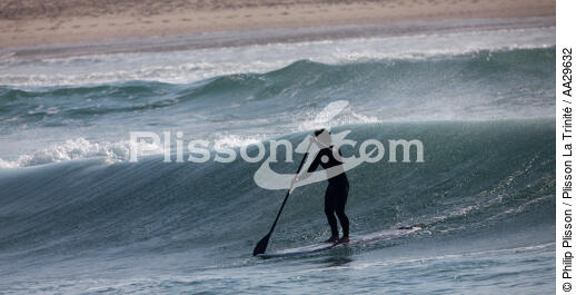 Stand up Paddle - © Philip Plisson / Plisson La Trinité / AA29632 - Nos reportages photos - Contre-jour