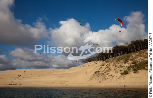 The dune du Pilat - © Philip Plisson / Plisson La Trinité / AA29747 - Photo Galleries - From Soulac to Capbreton