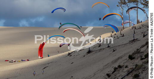 The dune du Pilat - © Philip Plisson / Plisson La Trinité / AA29765 - Photo Galleries - From Soulac to Capbreton
