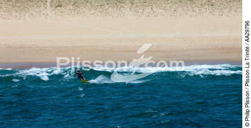 Kitesurf à Hossegor Capbreton - © Philip Plisson / Plisson La Trinité / AA29796 - Nos reportages photos - Sport nautique