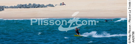 Kitesurf à Hossegor Capbreton - © Philip Plisson / Plisson La Trinité / AA29798 - Nos reportages photos - Sport et loisir