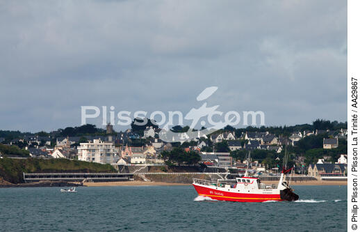 Back from fishing in Saint-Quay Portrieux [AT] - © Philip Plisson / Plisson La Trinité / AA29867 - Photo Galleries - Town [22]