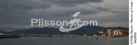 Fuenterrabia - © Philip Plisson / Plisson La Trinité / AA29930 - Photo Galleries - Basque Country [The]