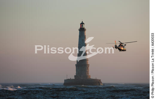 Cordouan - © Philip Plisson / Plisson La Trinité / AA30033 - Nos reportages photos - Hélicoptère militaire
